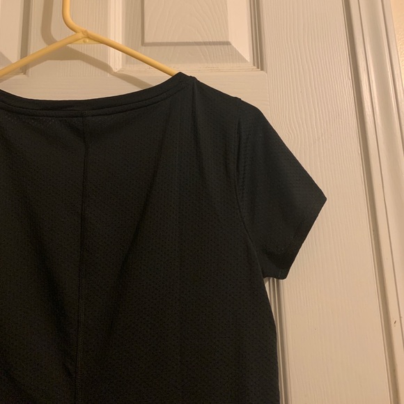 2/$30 🏋️♂️Under armor Black Tee/ Sport - Picture 5 of 6